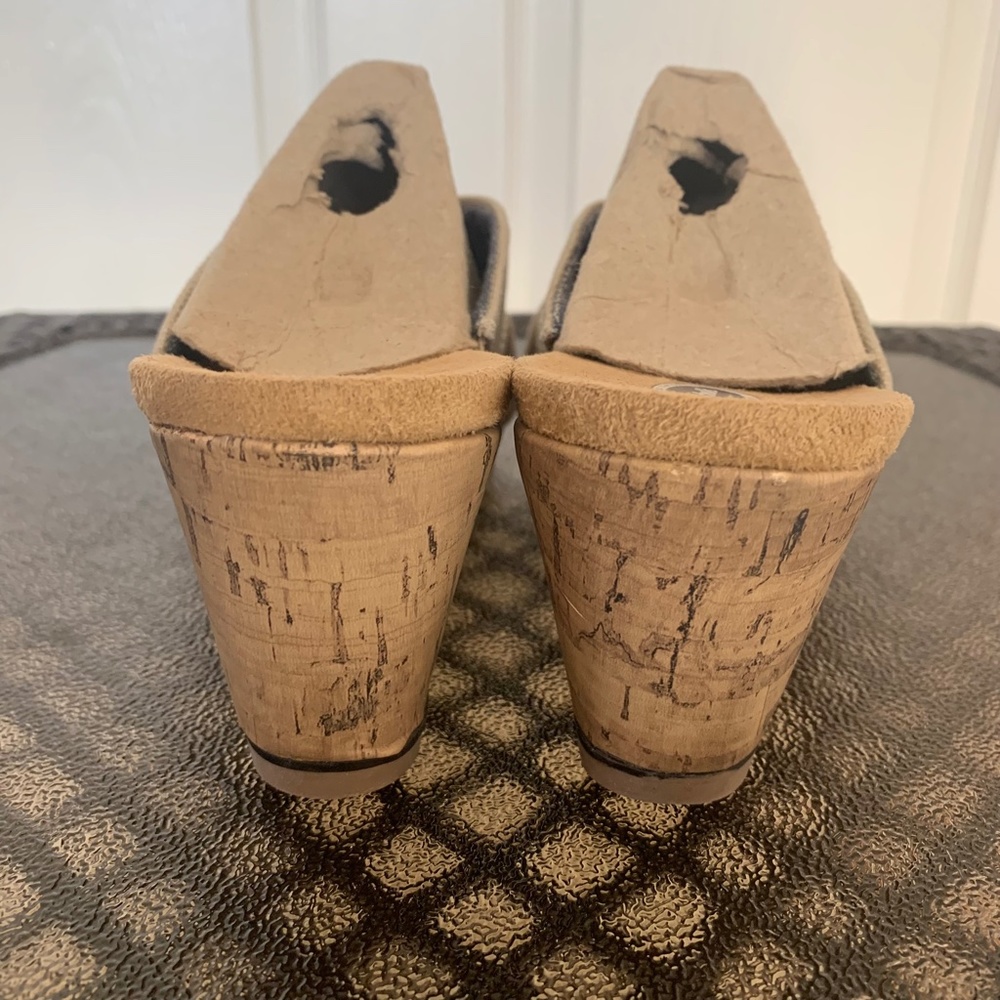 Comfortable Beige Wedge Sandals - Picture 5 of 11